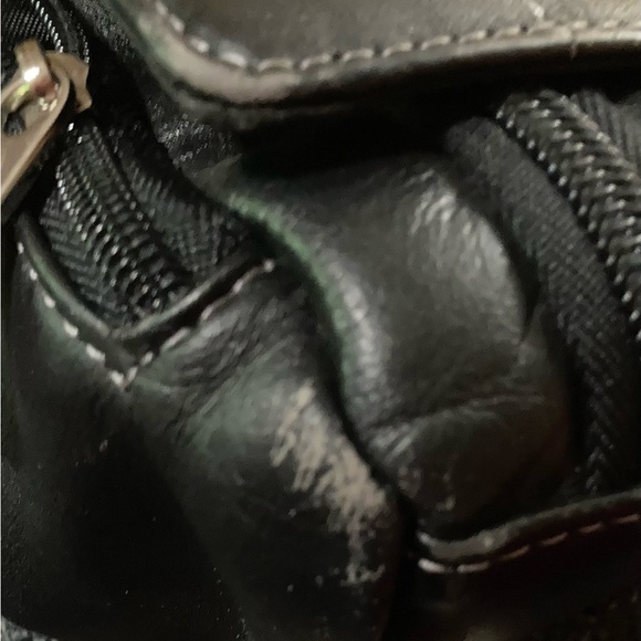 Kenneth Cole Reaction Messenger Bag - Picture 5 of 5